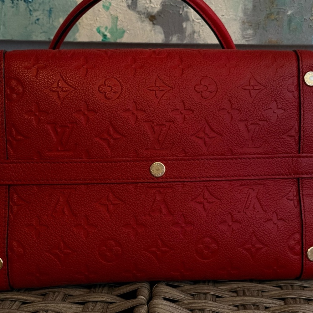 Louis Vuitton Marais MM Beautiful Cerise - Cherry Red Handbag - Picture 5 of 10